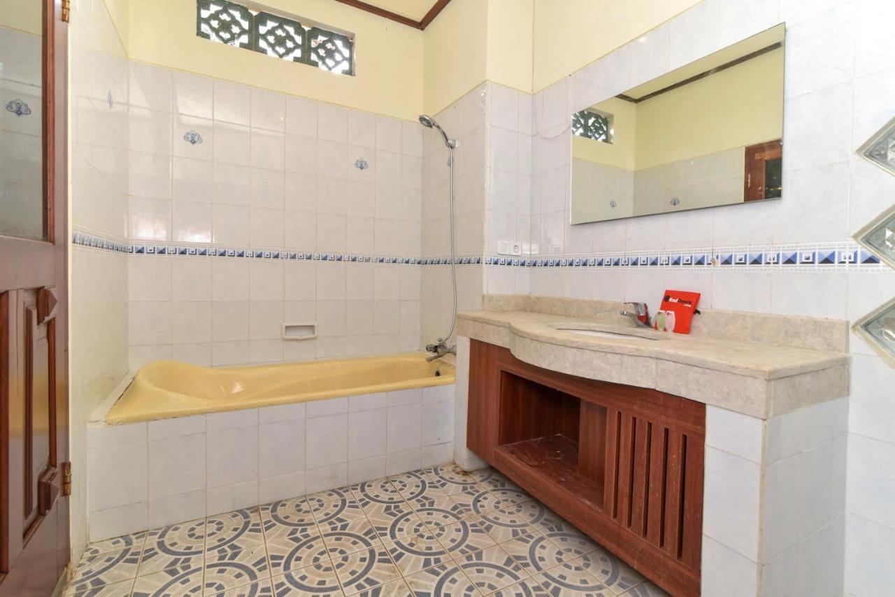 Reddoorz Plus Near Seminyak Square Denpasar Esterno foto