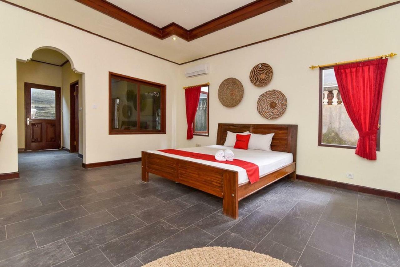 Reddoorz Plus Near Seminyak Square Denpasar Esterno foto